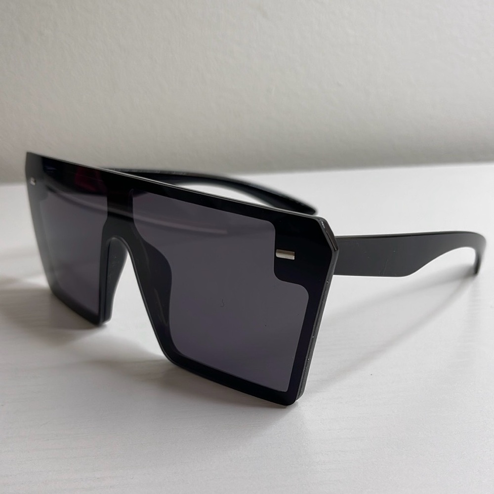 Sunglasses - Picture 5 of 7